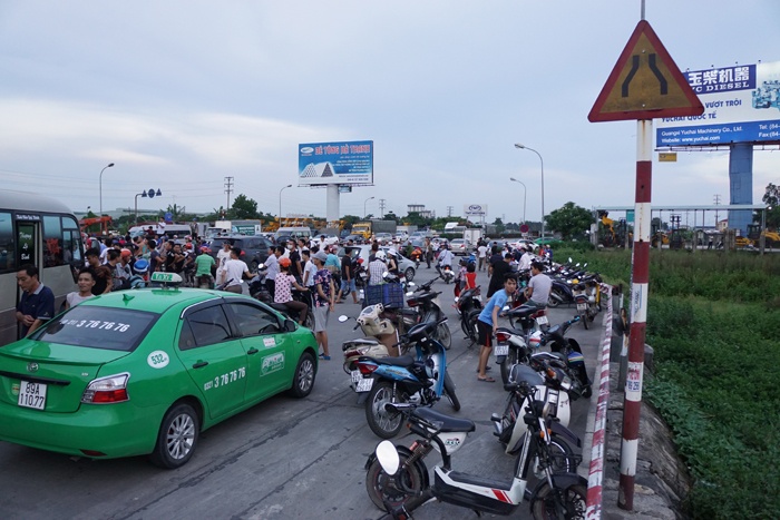 nguoi chan xe o to gia chet ngan tram thu phi ql5 xa tram