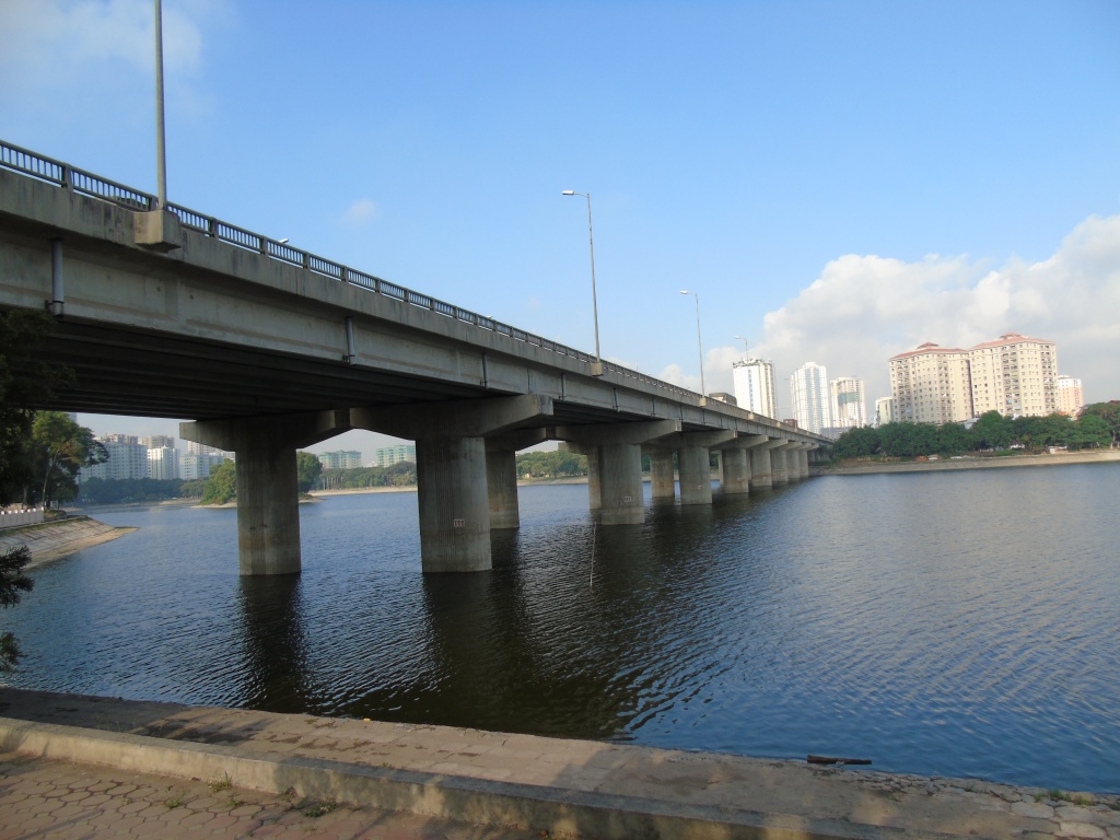 ha noi de xuat xay 2 cau qua ho linh dam