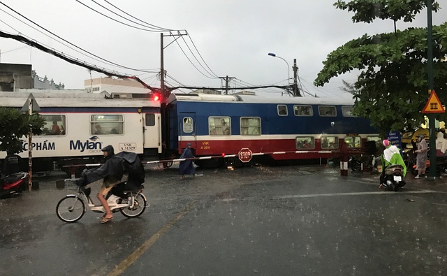 nganh duong sat cap nhat lich dung tau khach do bao so 10