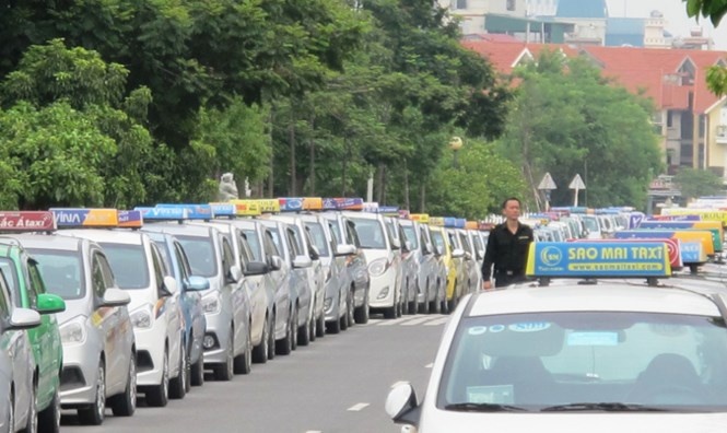 ha noi gom taxi truyen thong vao mot moi de canh tranh grab uber