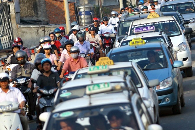 kho canh tranh voi grab uber taxi truyen thong xin gia tang nien han