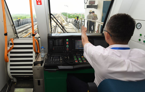 Toàn cảnh đoàn tàu đường sắt trên cao Cát Linh - Hà Đông toan canh doan tau duong sat tren cao cat linh ha dong