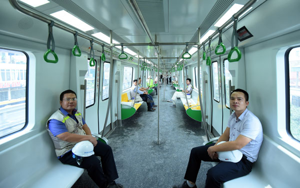 Toàn cảnh đoàn tàu đường sắt trên cao Cát Linh - Hà Đông toan canh doan tau duong sat tren cao cat linh ha dong