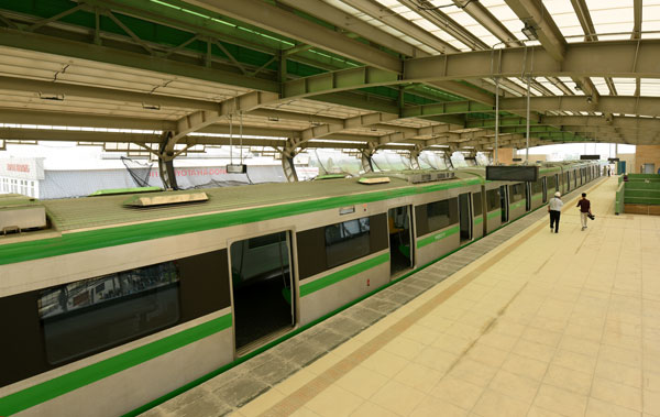 Toàn cảnh đoàn tàu đường sắt trên cao Cát Linh - Hà Đông toan canh doan tau duong sat tren cao cat linh ha dong