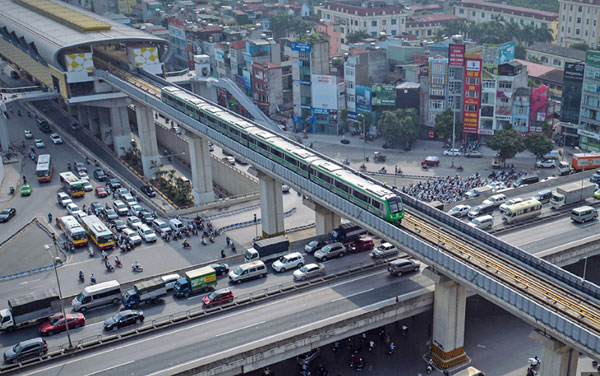 Toàn cảnh đoàn tàu đường sắt trên cao Cát Linh - Hà Đông toan canh doan tau duong sat tren cao cat linh ha dong