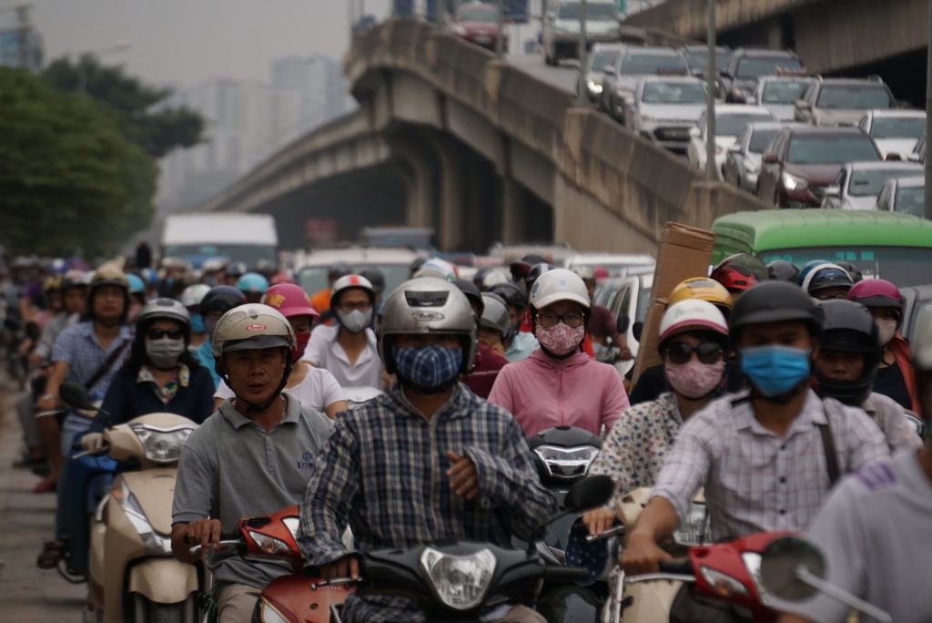 tan con duong dau kho o ha noi chua thay tac duong tren via he sao