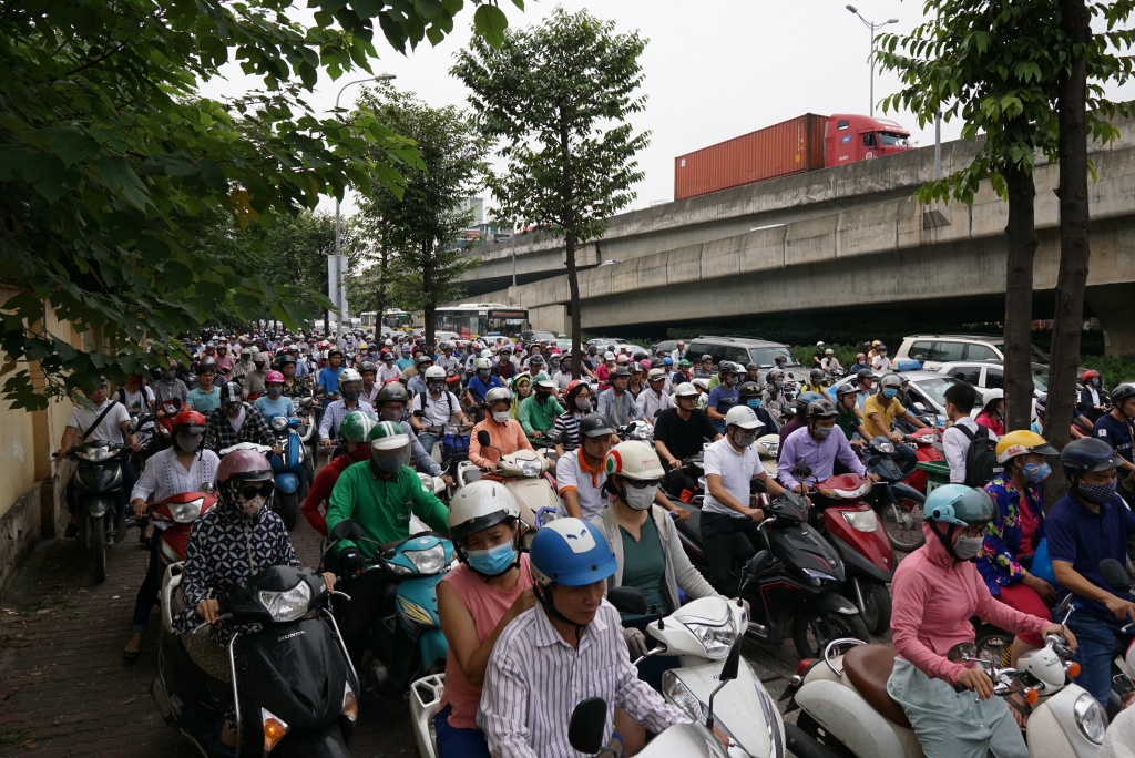 tan con duong dau kho o ha noi chua thay tac duong tren via he sao