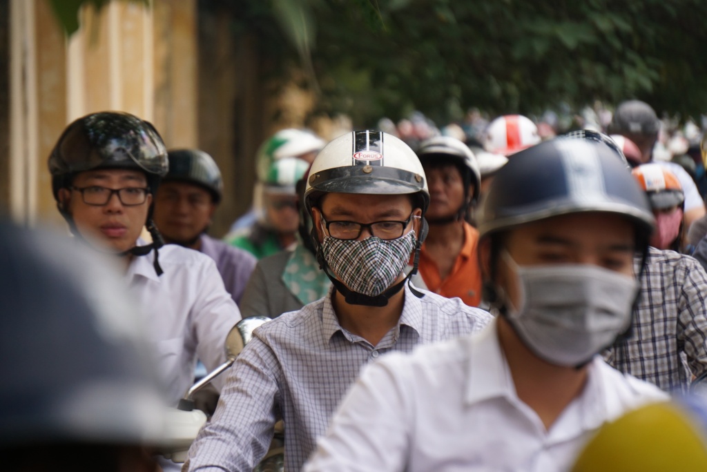 tan con duong dau kho o ha noi chua thay tac duong tren via he sao