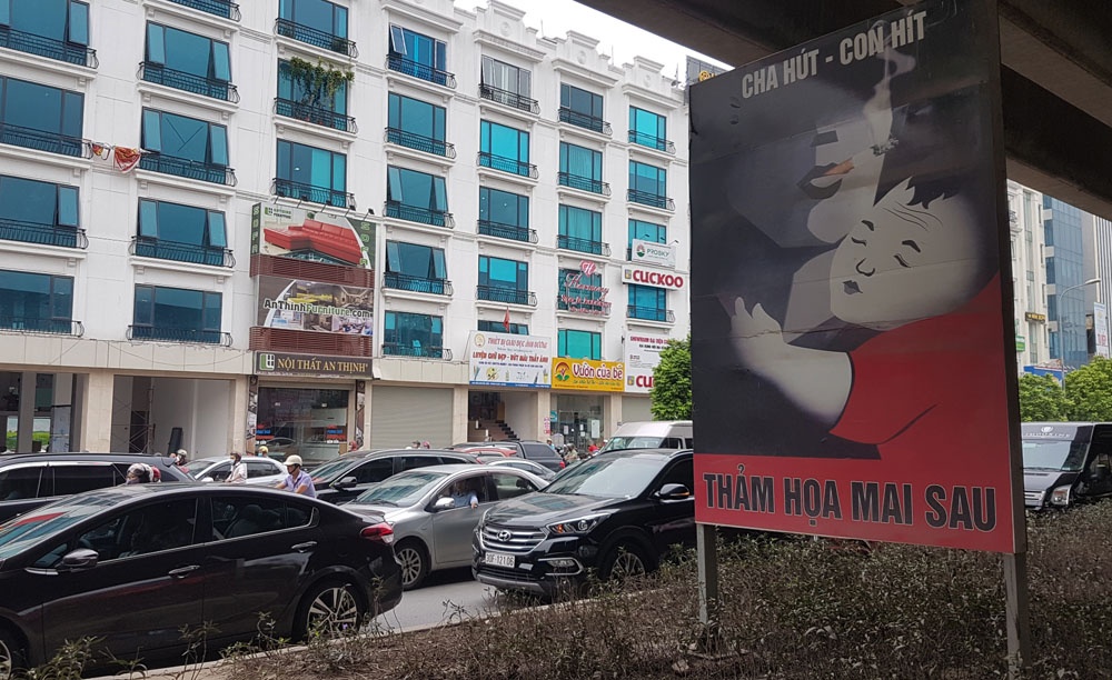 canh kho tin o ha noi tac duong tren via he