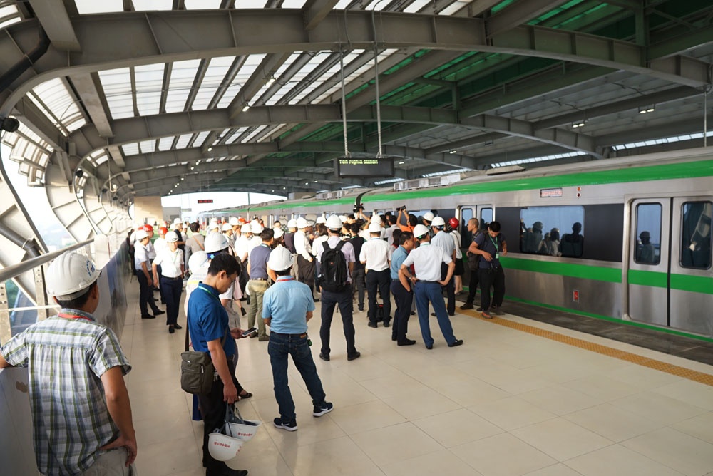trai nghiem tau cat linh ha dong trong ngay chay thu dau tien