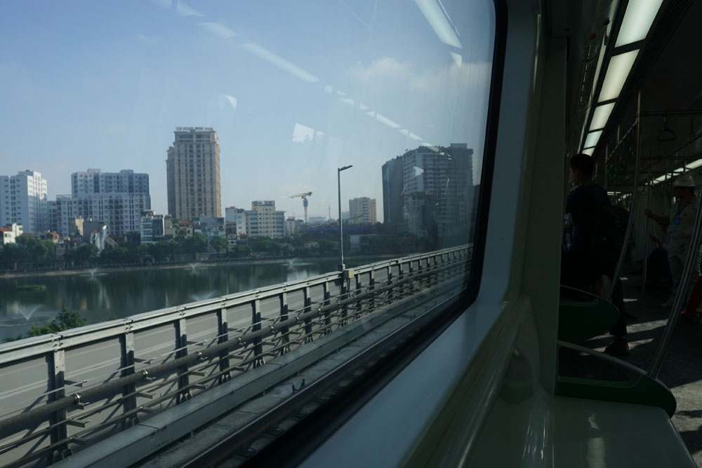 trai nghiem tau cat linh ha dong trong ngay chay thu dau tien