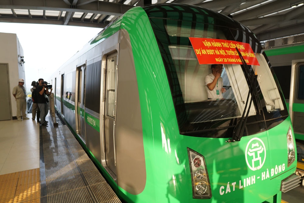 trai nghiem tau cat linh ha dong trong ngay chay thu dau tien
