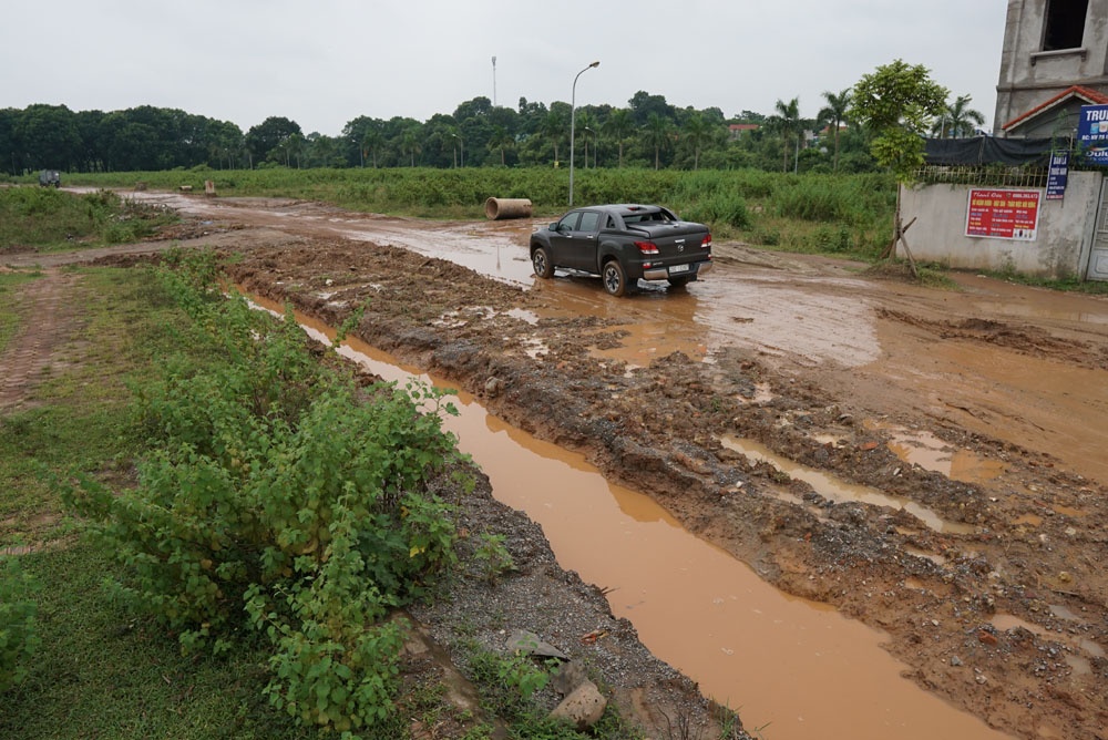 Học sinh ở Hà Nội phải 'vượt bùn lầy' đi học vì xe né trạm thu phí hoc sinh o ha noi phai vuot bun lay di hoc vi xe ne tram thu phi
