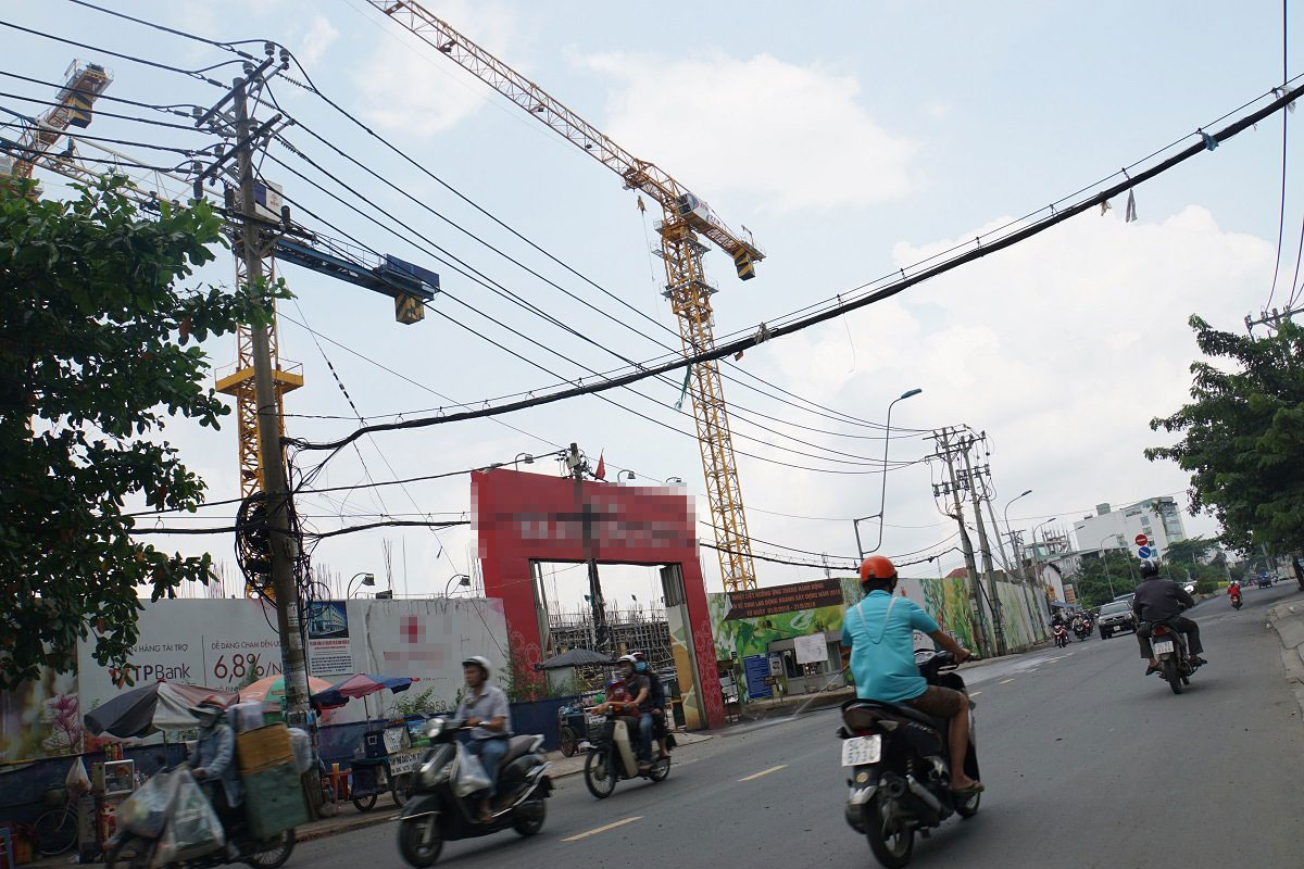 can cau vuon dai ra duong than chet lo lung tren dau nguoi sai gon