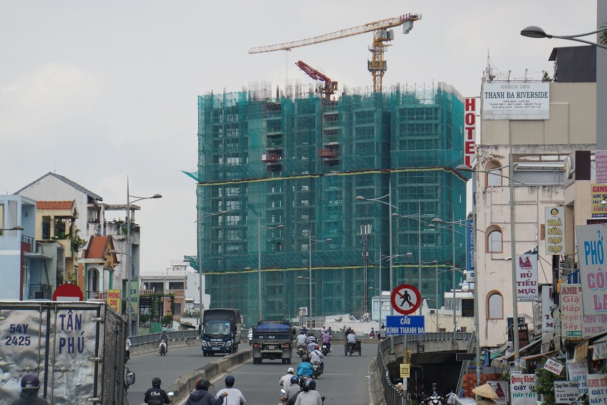can cau vuon dai ra duong than chet lo lung tren dau nguoi sai gon