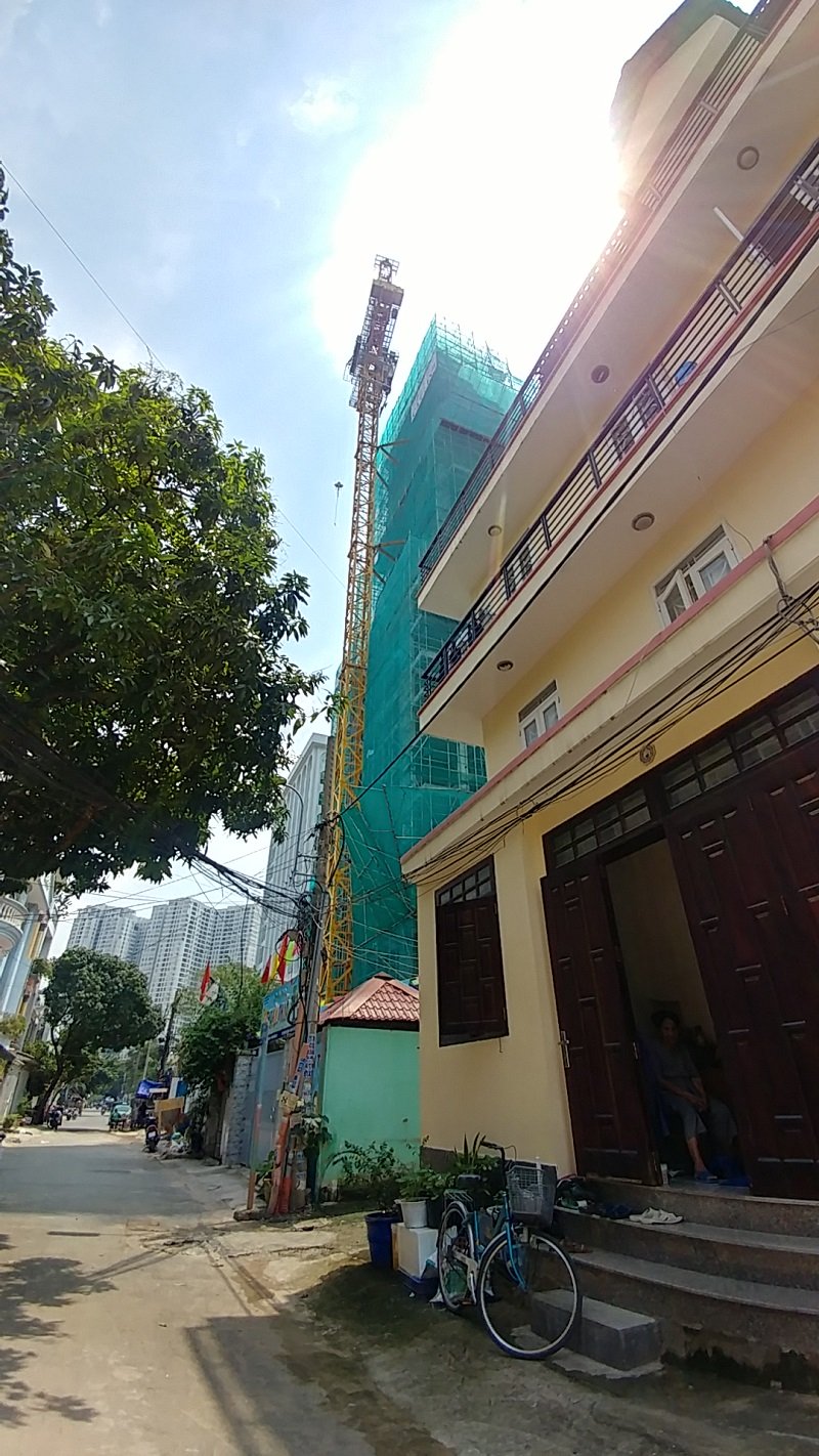 can cau vuon dai ra duong than chet lo lung tren dau nguoi sai gon
