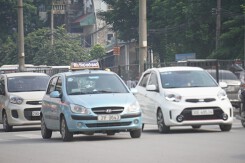 Phân vùng taxi ở Hà Nội: Không phải 'ngăn sông, cấm chợ'