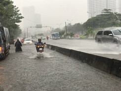 Máy bơm “khủng” tạm ngưng vận hành