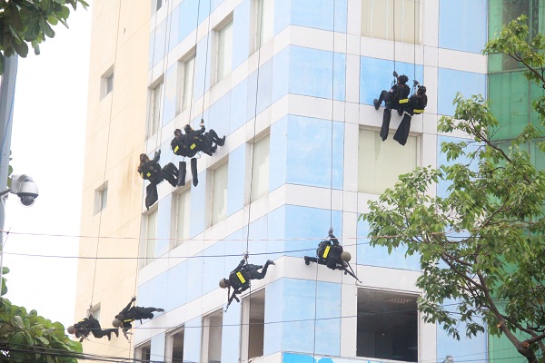dac nhiem dien tap tom gon khung bo tai apec