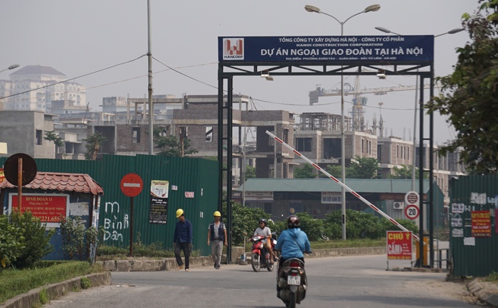 ha noi nguoi dan khu ngoai giao doan kho vi 60m duong