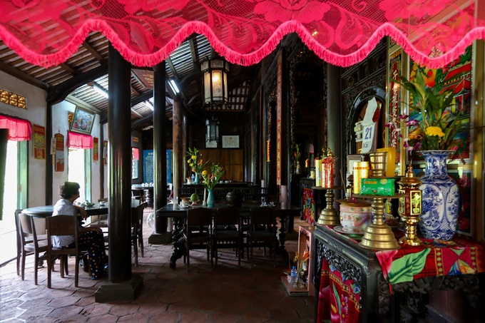ngoi nha co kien truc hue co hon tram cot o mien tay