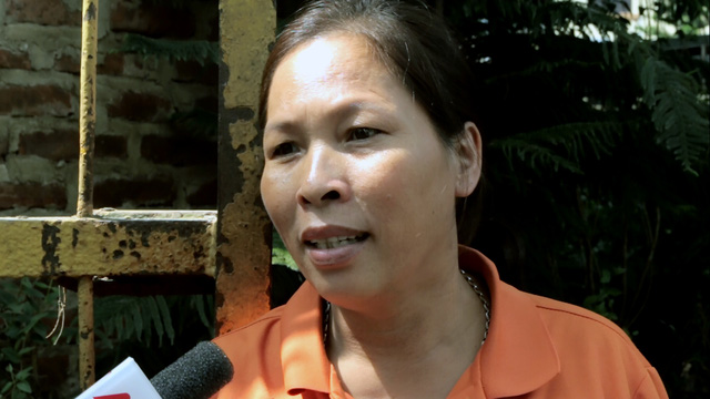 chu cua hang hoa ke giay phut thanh nien dung sung khong che con tin