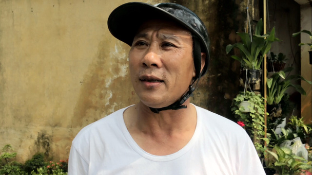 chu cua hang hoa ke giay phut thanh nien dung sung khong che con tin