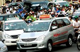 Không trả lời đơn thư, Bộ GTVT bị taxi truyền thống khiếu nại