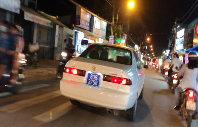 xe bien xanh 80b hu coi inh oi tren duong toi cong ty bat dong san 152177
