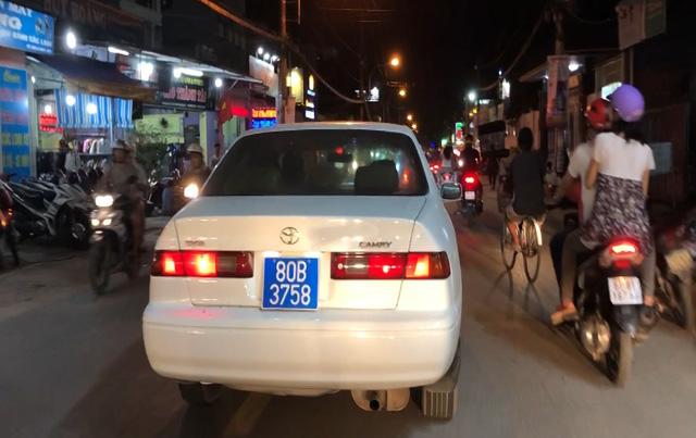 xe bien xanh 80b hu coi inh oi tren duong toi cong ty bat dong san 152177