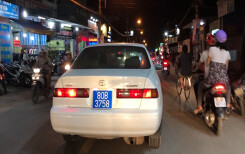Xe biển xanh '80B' hú còi inh ỏi trên đường tới… công ty bất động sản!