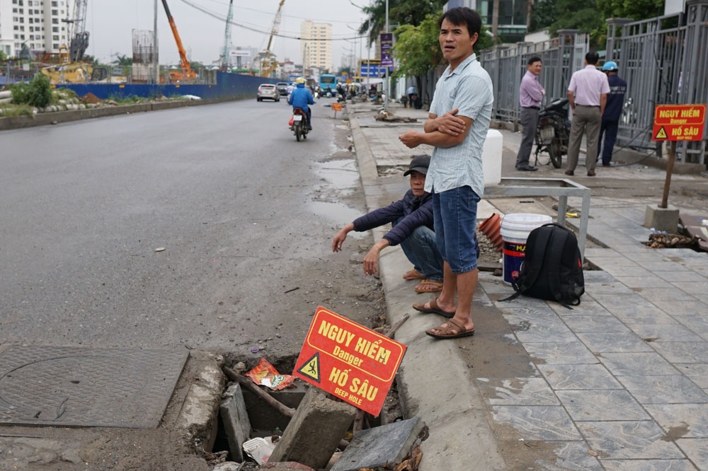 ha noi di duong pham van dong can chu y duoi chan