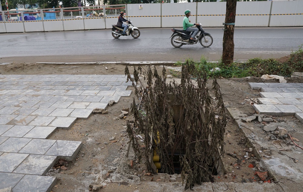 ha noi di duong pham van dong can chu y duoi chan