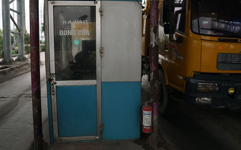 Cận cảnh xe không trả tiền, lao vút qua trạm thu phí Tân Đệ can canh xe khong tra tien lao vut qua tram thu phi tan de