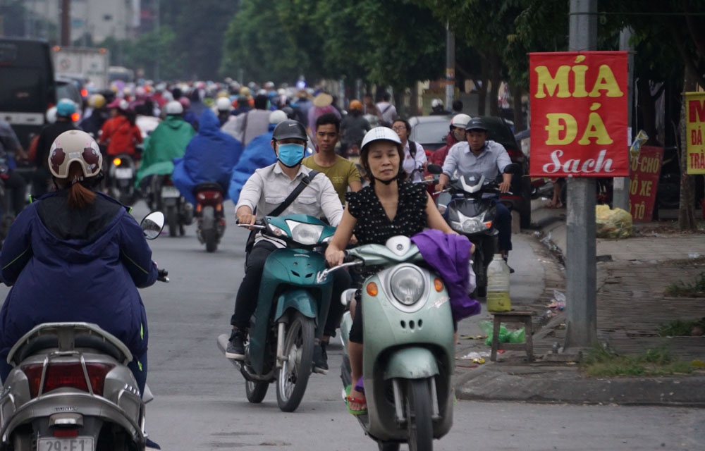 Cảnh 'chạy xe không cần mạng' ở ngã tư Trường Chinh - Tôn Thất Tùng canh chay xe khong can mang o nga tu truong chinh ton that tung