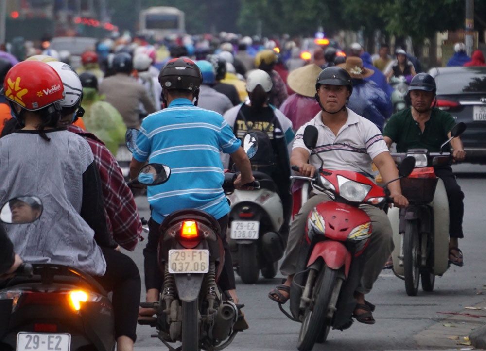 Cảnh 'chạy xe không cần mạng' ở ngã tư Trường Chinh - Tôn Thất Tùng canh chay xe khong can mang o nga tu truong chinh ton that tung