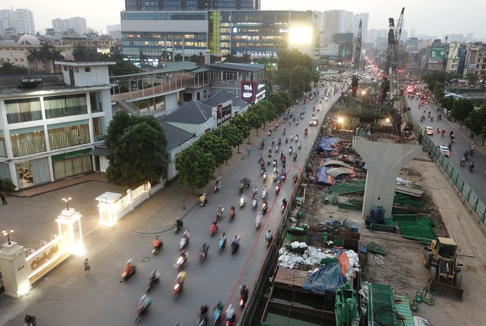 Cảnh 'chạy xe không cần mạng' ở ngã tư Trường Chinh - Tôn Thất Tùng canh chay xe khong can mang o nga tu truong chinh ton that tung