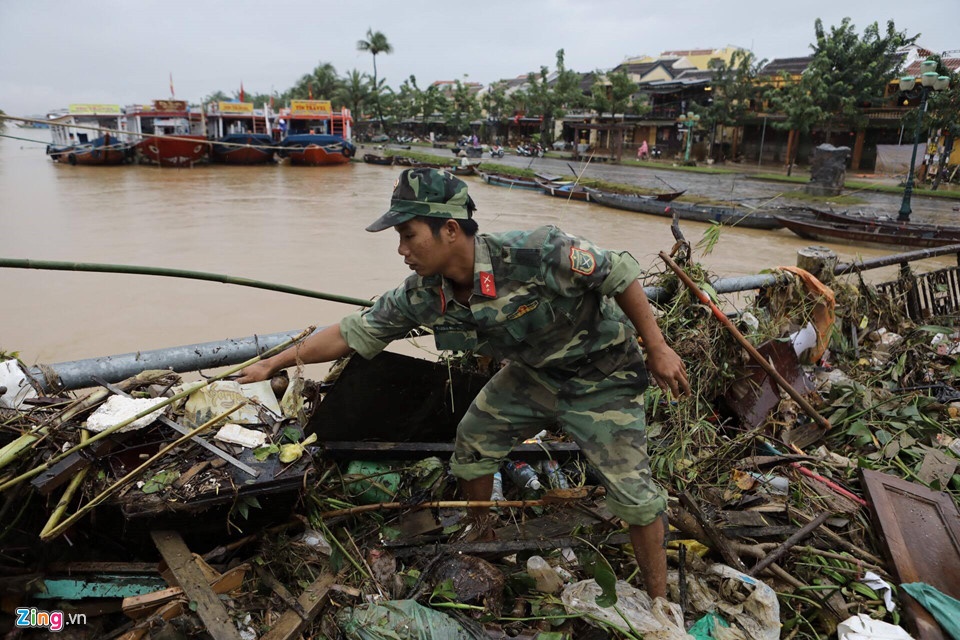 lu rut quan doi cung nguoi dan hoi an tat bat don ve sinh