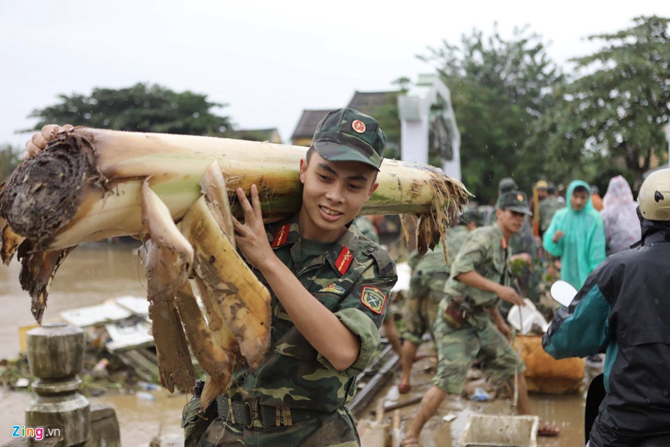 lu rut quan doi cung nguoi dan hoi an tat bat don ve sinh