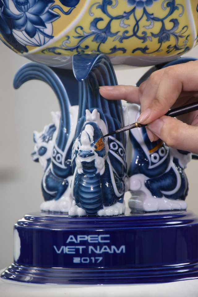 kham pha hanh trinh tao tac chen ngoc qua tang apec 2017