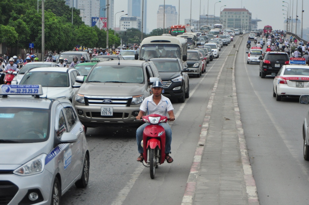 taxi truyen thong bat ngo ket nap xa vien de lien ket uber grab