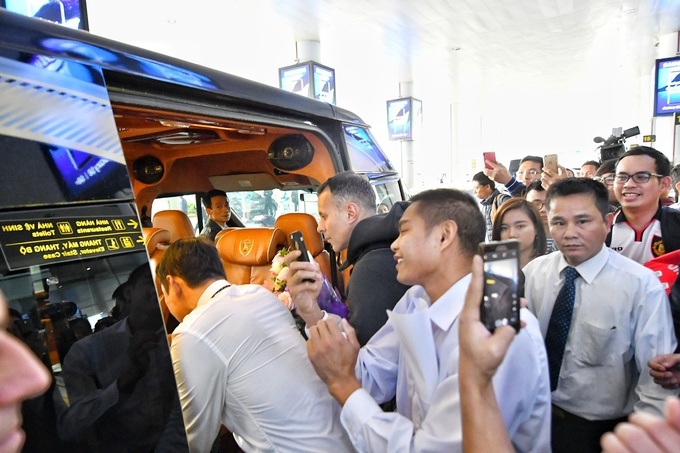 giggs va scholes bi bua vay khi den ha noi