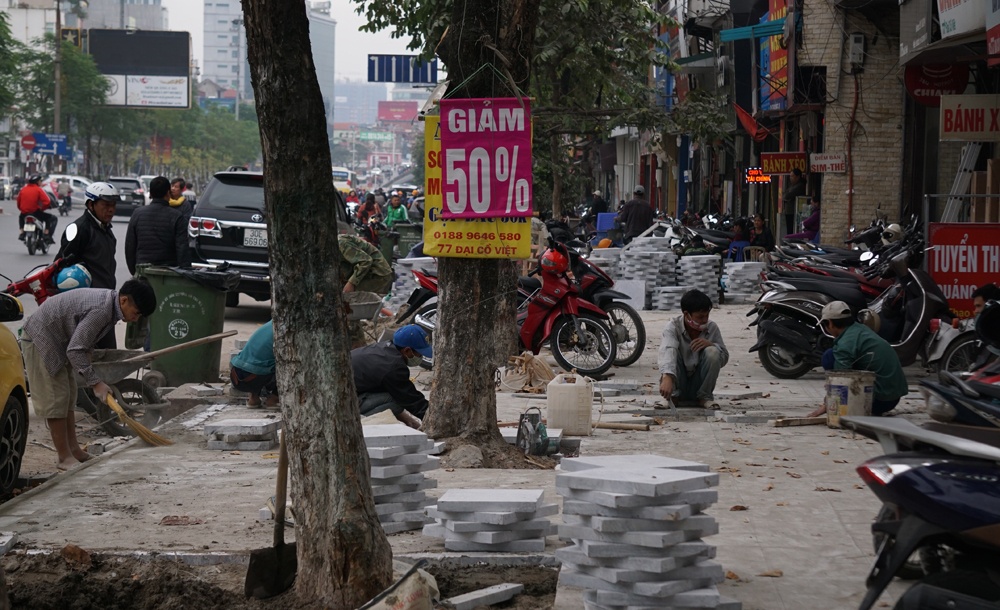 via he lat da tu nhien dung vai ba nam lai dao boi xoi he