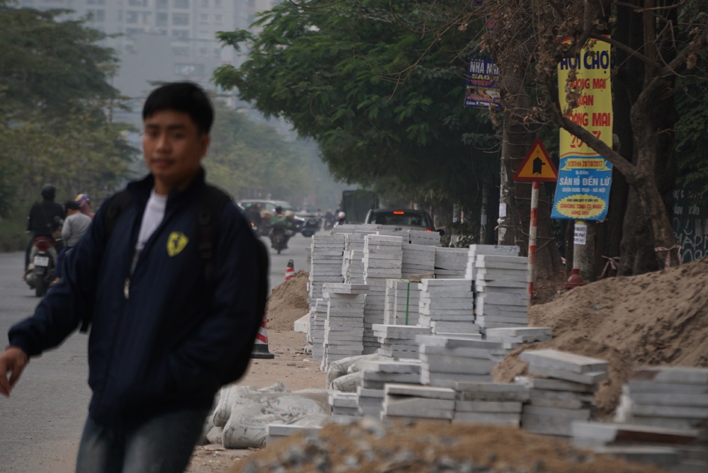 via he lat da tu nhien dung vai ba nam lai dao boi xoi he
