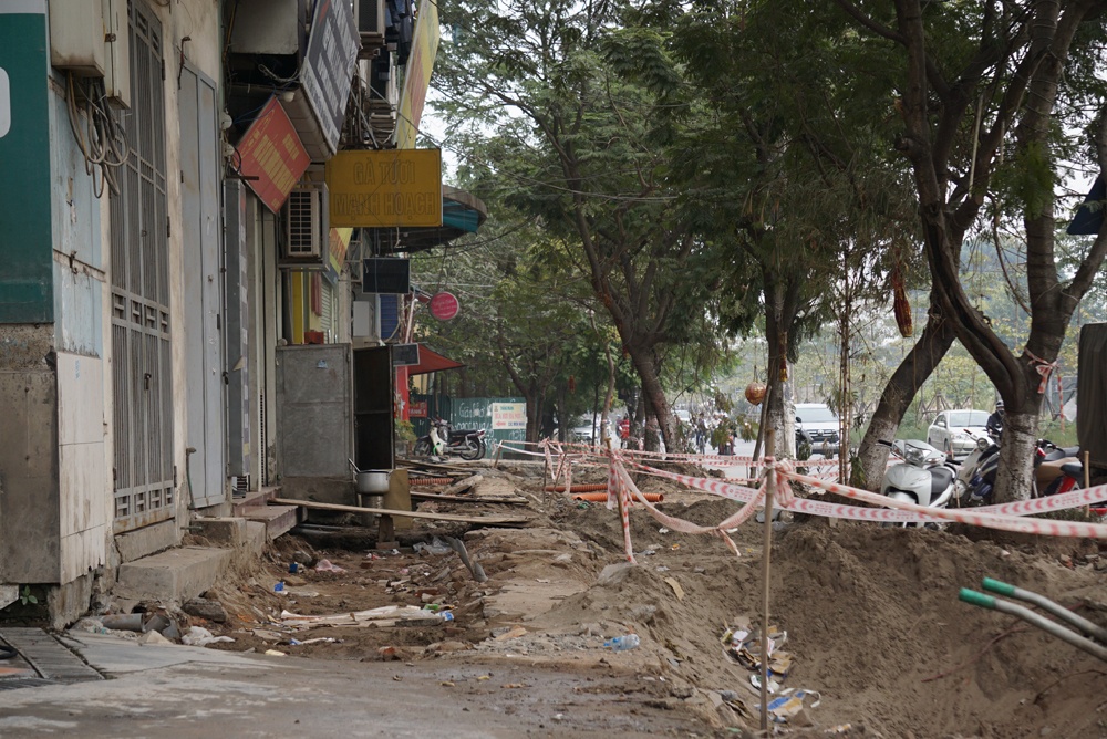 via he lat da tu nhien dung vai ba nam lai dao boi xoi he