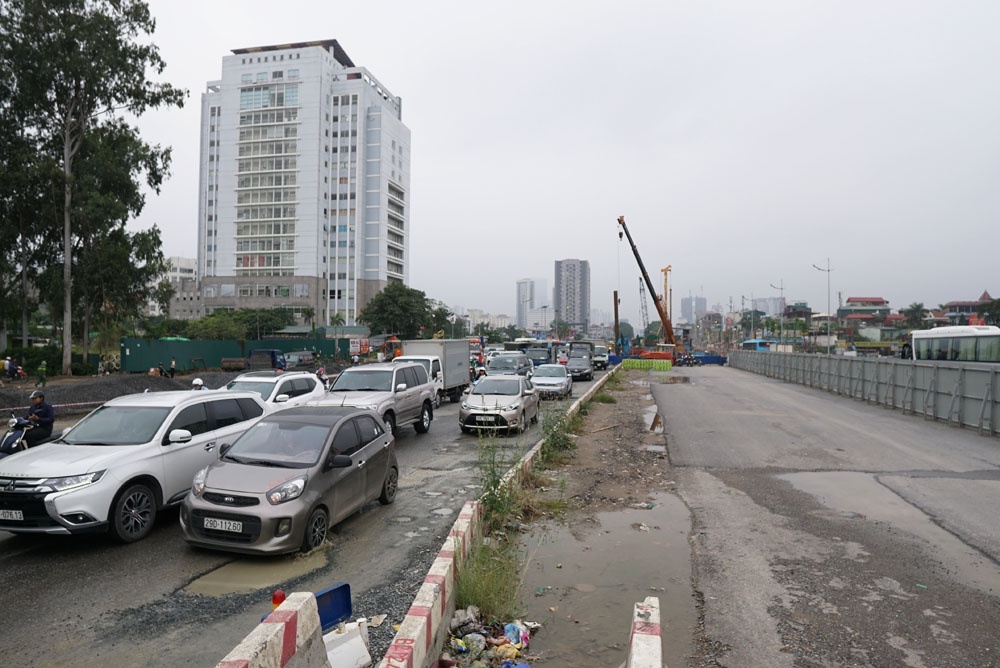 duong pham van dong vua thi cong vua giao thong bao gio dan het kho
