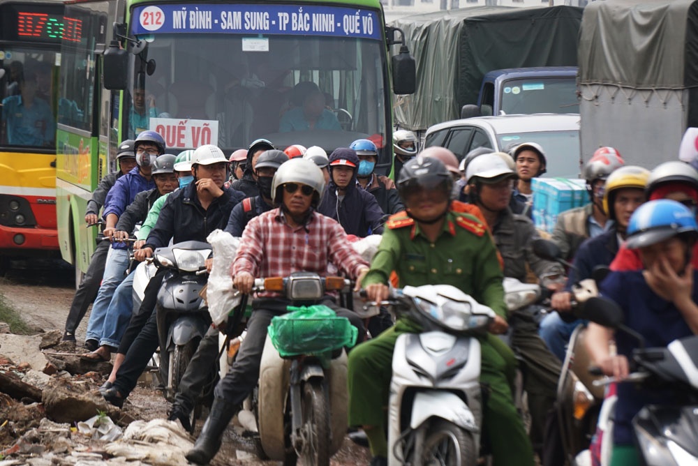 duong pham van dong vua thi cong vua giao thong bao gio dan het kho