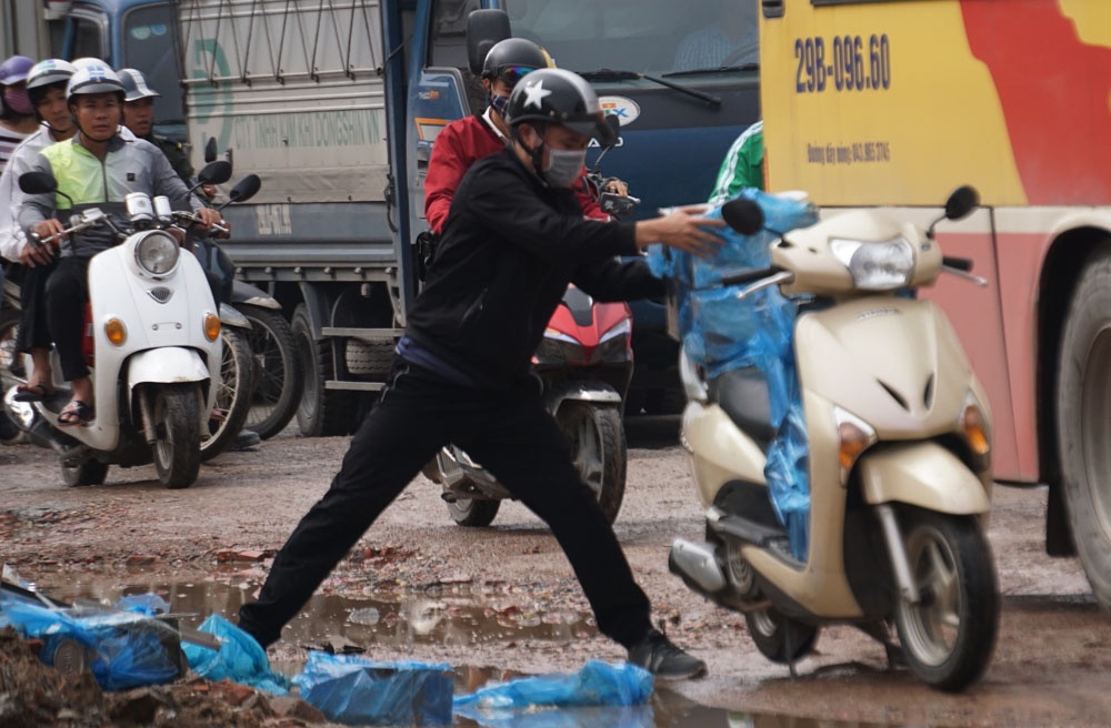 duong pham van dong vua thi cong vua giao thong bao gio dan het kho