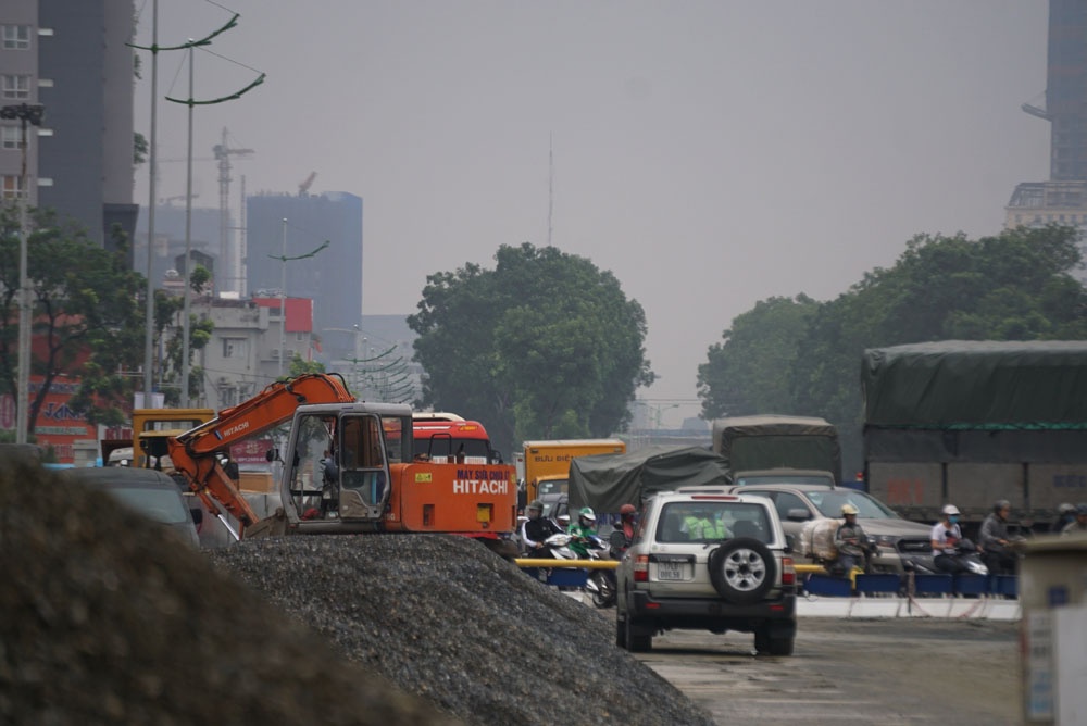 duong pham van dong vua thi cong vua giao thong bao gio dan het kho