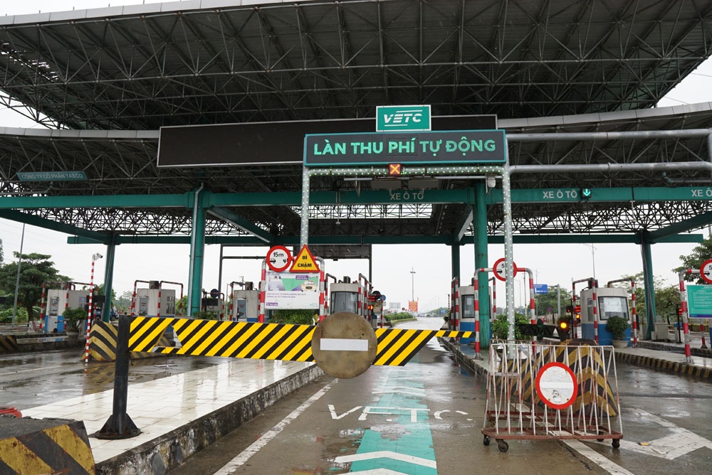canh treo barie bang day thep cho o to di qua o tram thu phi my loc